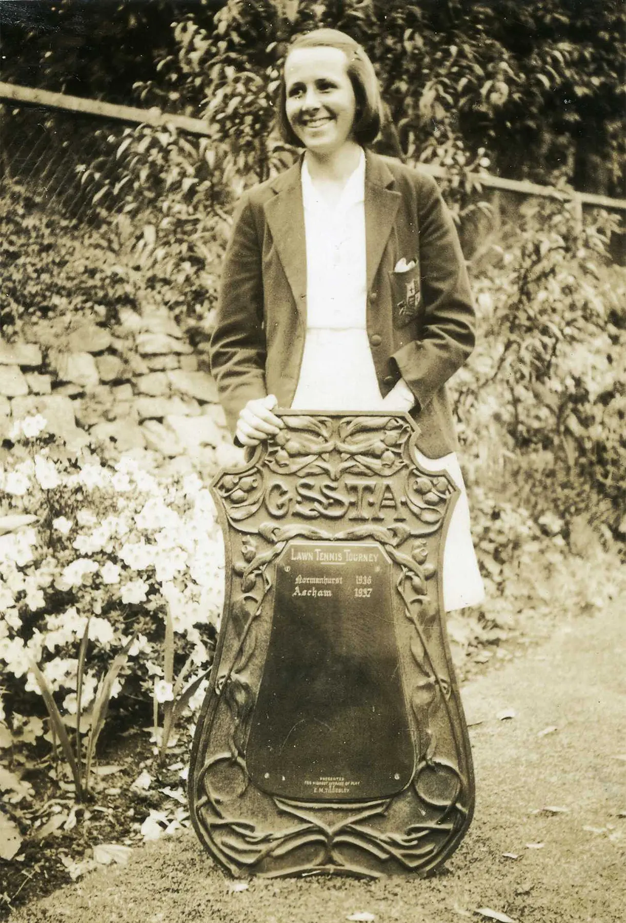 GALLERY_SingleImage_1938_Diana-Bourke_TildesleyShield