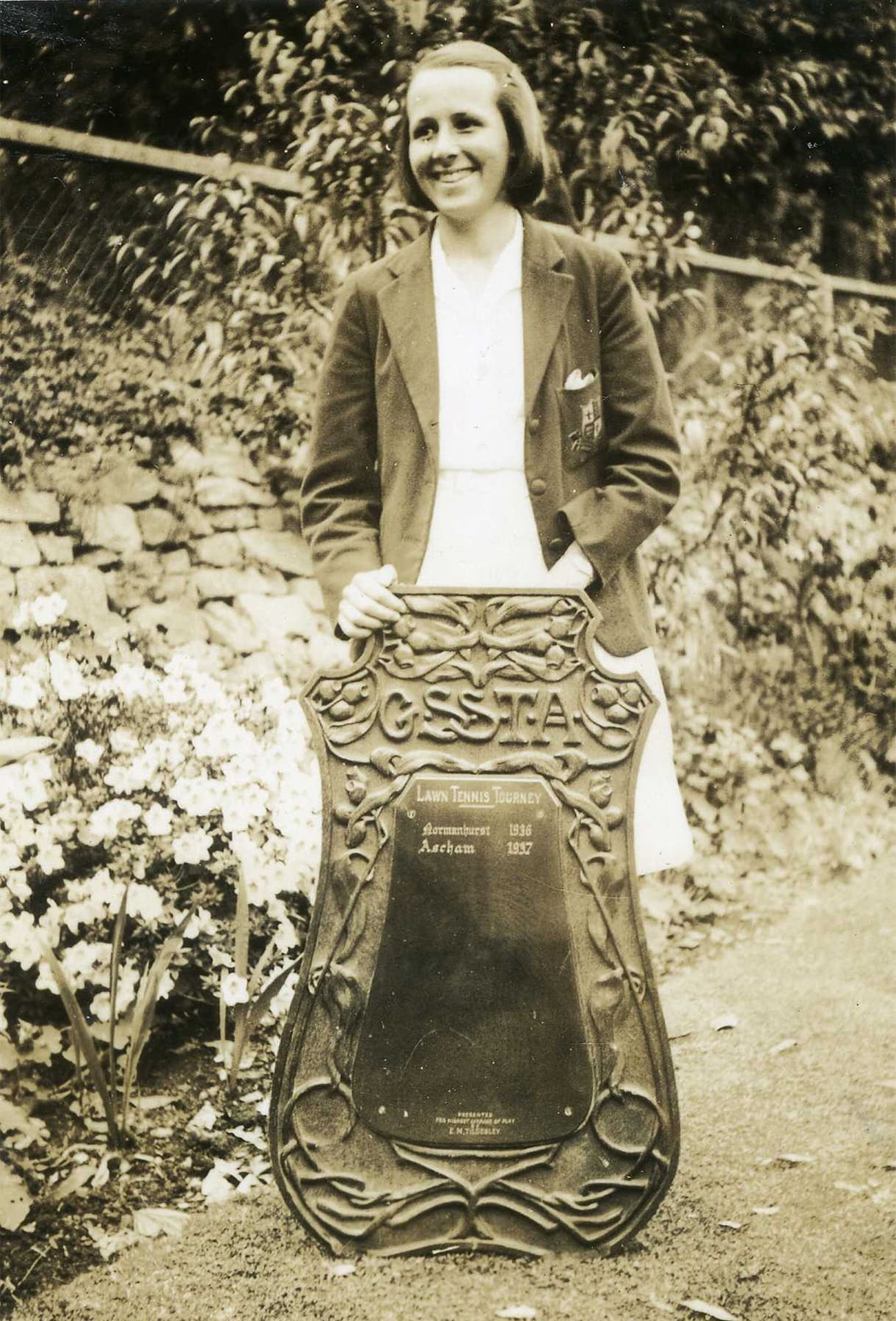 GALLERY_SingleImage_1938_Diana-Bourke_TildesleyShield